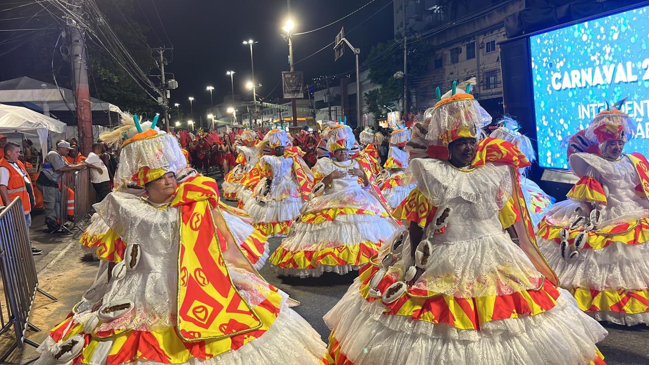 Primeira Noite de Desfiles na Intendente Magalhães Marca o Início Triunfal do Carnaval: Brilho, Cores e Sucesso na Passarela do Povo