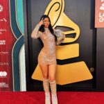 Wenny marca presença no Grammy Latino a convite da Sony Music Internacional com look de 75 mil cristais Boreais: “Um dia estarei aqui levando o prêmio para o Brasil”