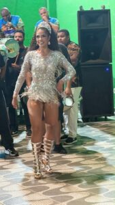 Nathalia Brito segue para o quinto ano como Rainha de Bateria da Praça da Bandeira